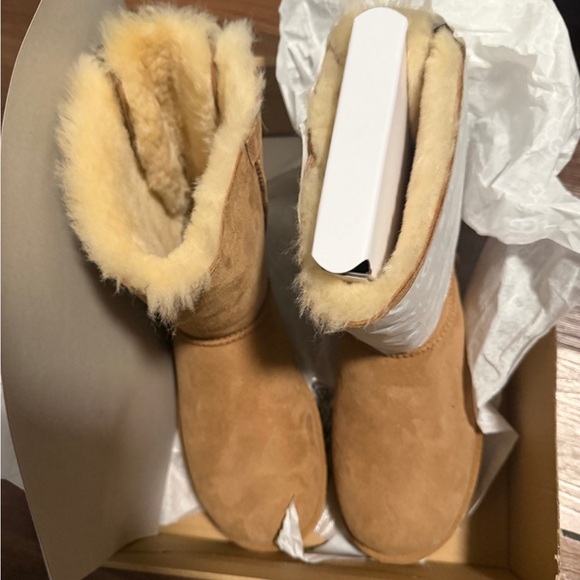 UGG Women's Bailey Bow II Size 10 US Chestnut 1016225 - Authentic - Picture 2 of 6